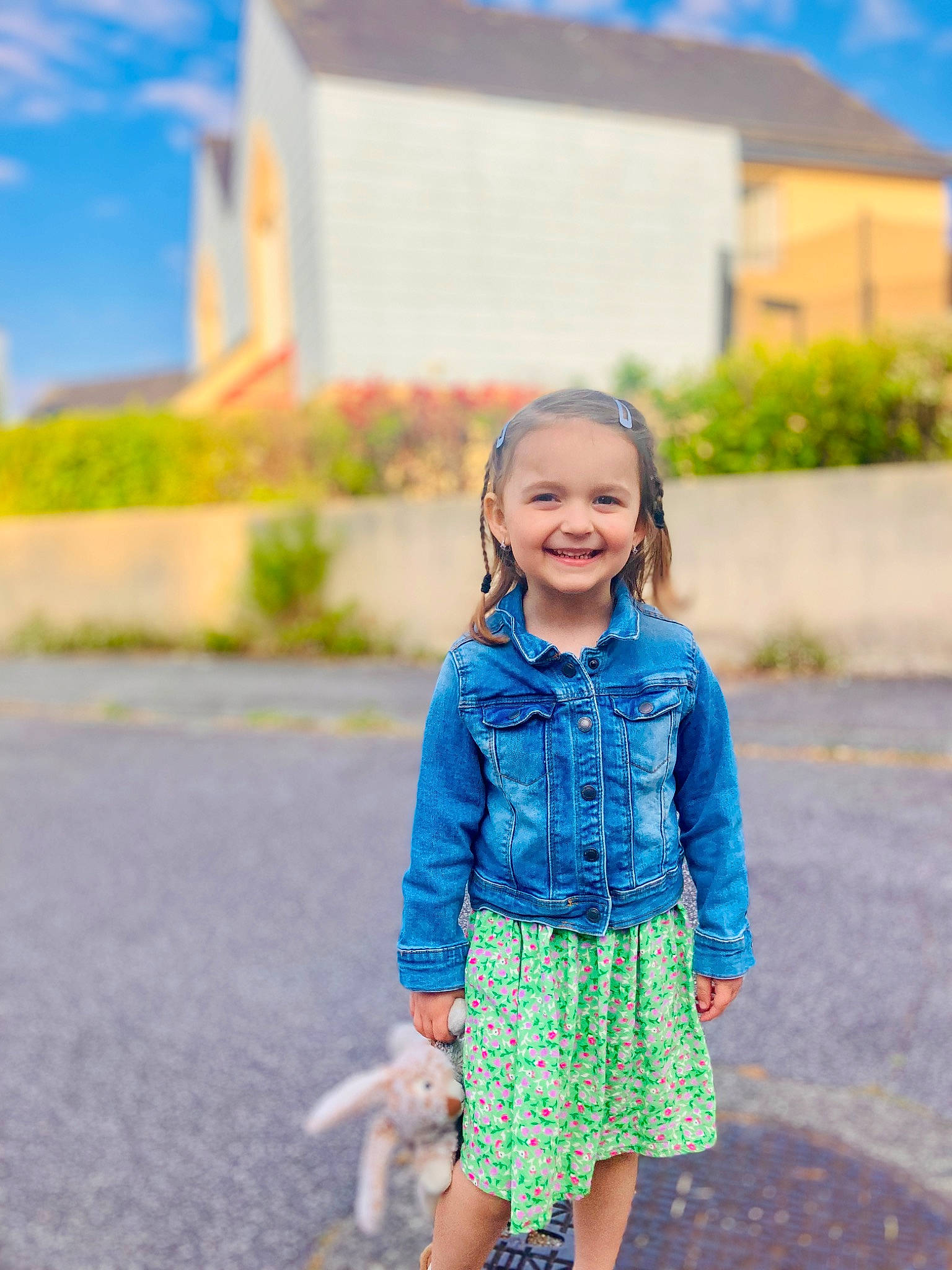 Amanda participe au concours pour gagner de l'argent avec cette photo : azure, baby_toddler_clothing, blue, denim, dress, electric_blue, grass, happy, joy, leaf, leisure, outerwear, pattern, person, plant, skin, sky, sleeve, smile, summer