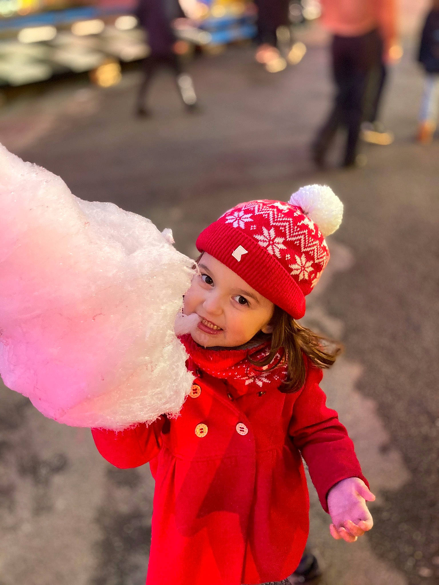 Amanda a rejoint le concours — aidez-le/la à gagner de superbes lots ! cap, child, event, face, fashion_accessory, fun, happy, headgear, headwear, holiday, human, joy, knit_cap, magenta, person, photograph, pink, red, smile, snapshot