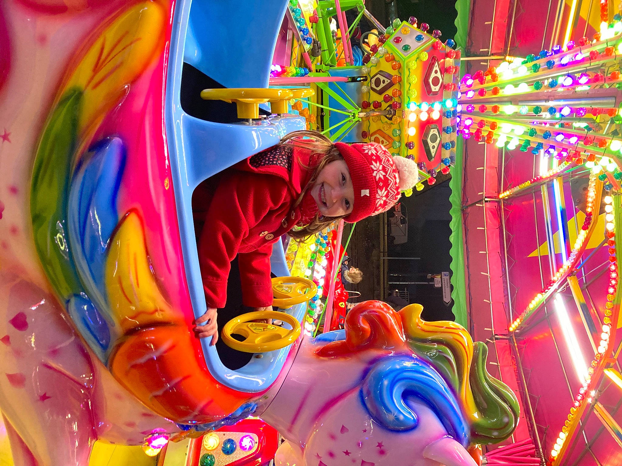 Amanda participe au concours pour gagner de l'argent avec cette photo : amusement_park, amusement_ride, art, artist, entertainment, event, fair, festival, fun, headwear, joy, leisure, light, magenta, neon, nonbuilding_structure, pattern, person, pink, public_event