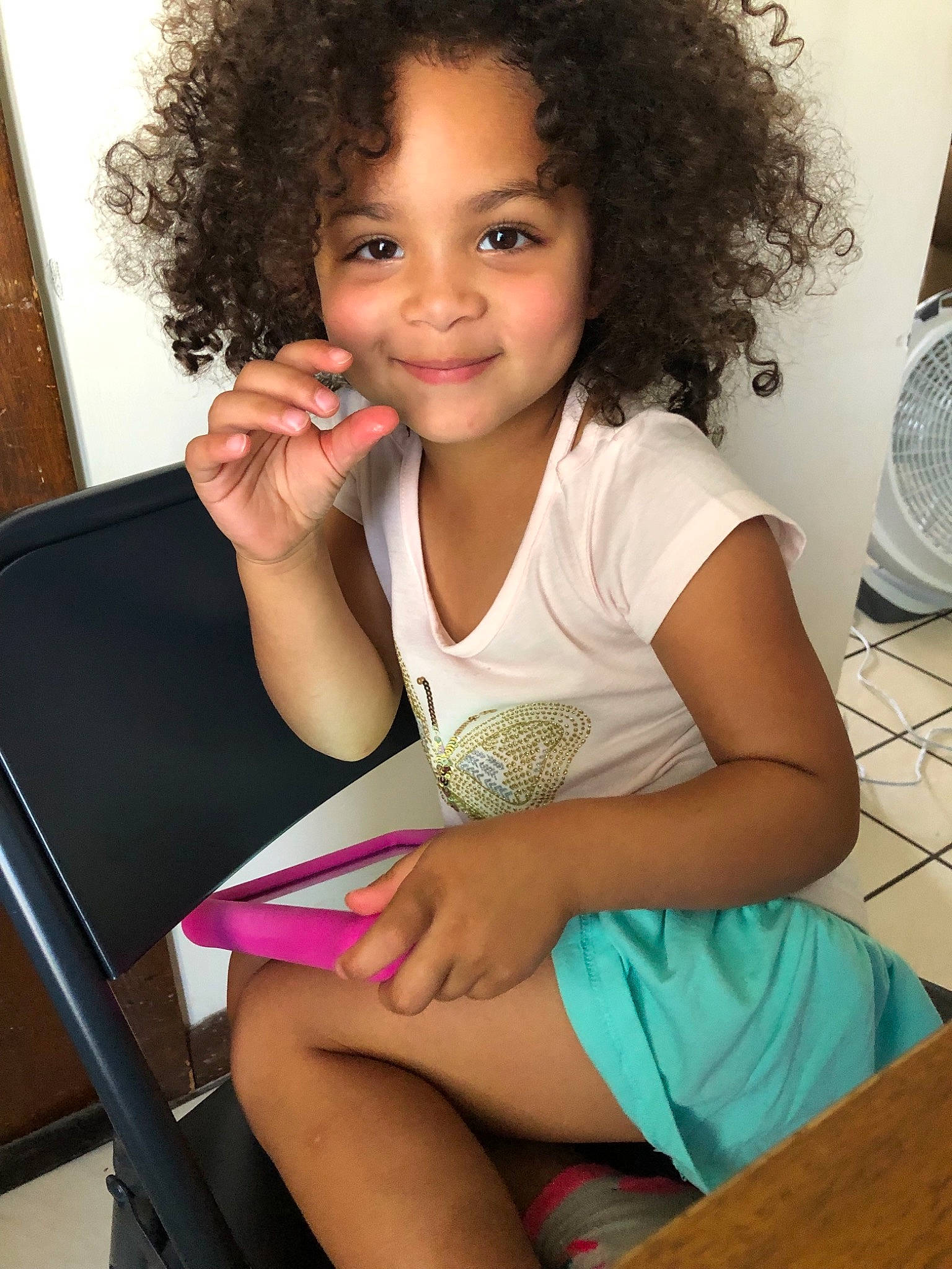 Lia is registered to the contest to win money with this photo: afro, beauty, black_hair, cheek, child, child_model, face, finger, forehead, hair, hairstyle, joy, leg, lip, long_hair, nose, person, sitting, skin, smile