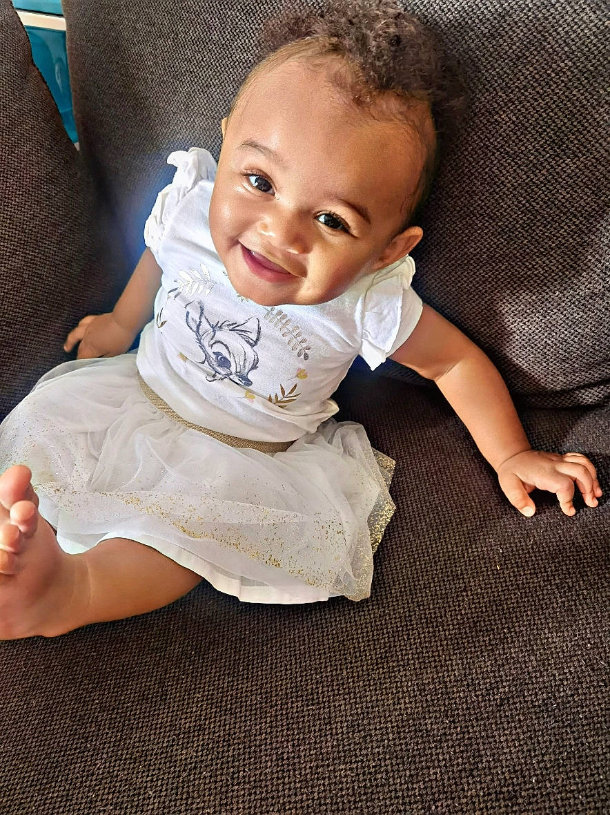 Ashley a rejoint le concours — aidez-le/la à gagner de superbes lots ! arm, baby, baby_toddler_clothing, cheek, child, chin, comfort, eye, face, flash_photography, floor, flooring, happy, head, human_body, iris, joy, person, skin, sleeve