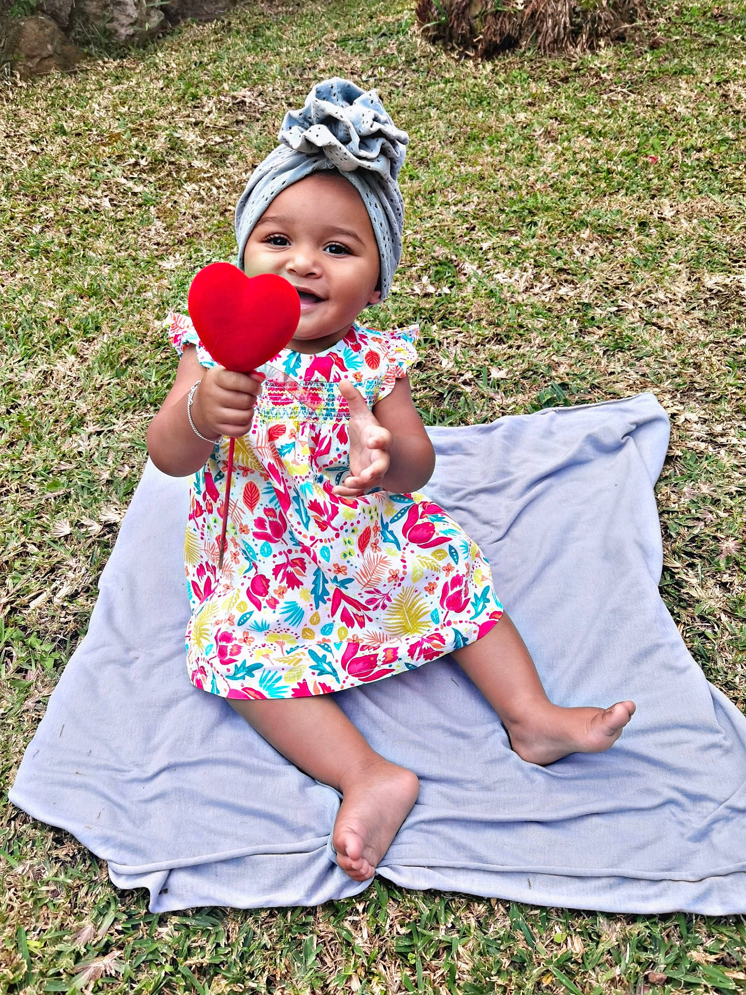 Ashley participe au concours pour gagner de l'argent avec cette photo : baby, baby_toddler_clothing, day_dress, dress, face, facial_expression, fun, grass, hand, happy, head, headgear, headwear, leaf, leisure, one_piece_garment, people_in_nature, person, photograph, pink
