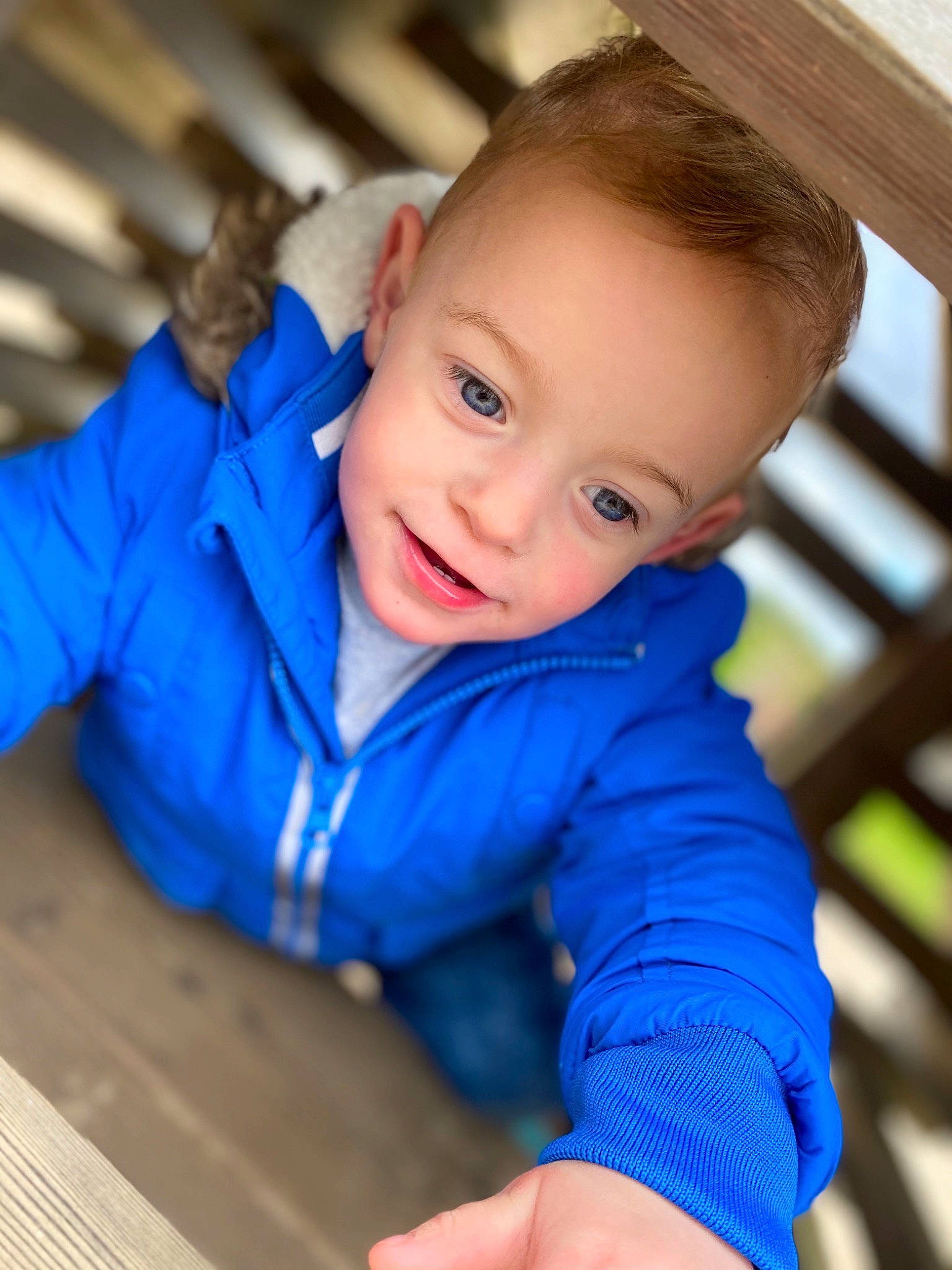 Leo is registered to the contest to win money with this photo: baby, blue, cheek, child, child_model, chin, eye, face, head, nose, person, photography, play, portrait_photography, sitting, skin, smile, standing, toddler, wood