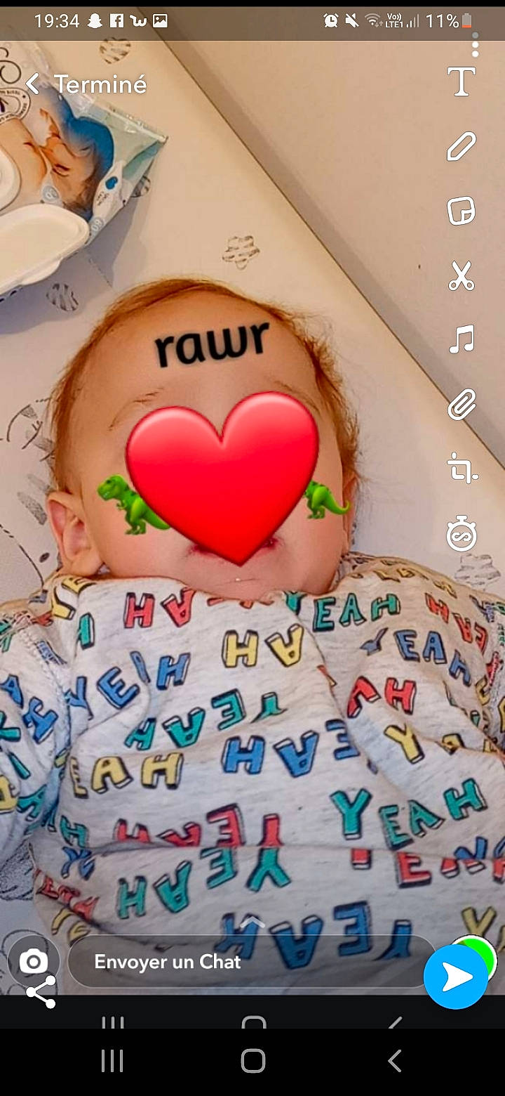 Elwën a rejoint le concours — aidez-le/la à gagner de superbes lots ! baked_goods, baking, cake_decorating, carmine, event, flesh, font, gesture, happy, heart, holiday, icing, love, pattern, peach, person, sugar_cake, sweetness, white