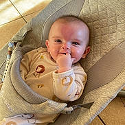 Eloann participe au concours pour gagner de l'argent avec cette photo : baby, baby_accessory, baby_clothing, baby_seat, blanket, child, comfort, cozy, cute, face, fingers_in_mouth, floor_tiles, happy, home, indoor, infant, natural_light, person, relaxed, smiling