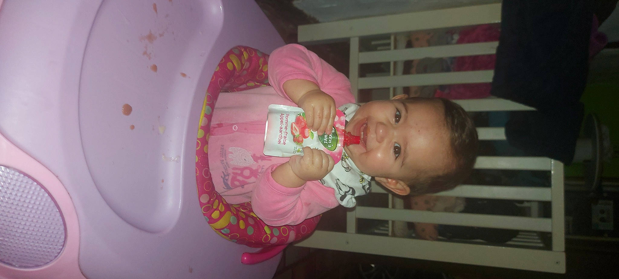 énnora a rejoint le concours — aidez-le/la à gagner de superbes lots ! baby, baby_products, baby_safety, baby_toddler_clothing, bathing, child, circle, person, pink, plastic, plumbing, product, room, skin, smile, toddler, toilet