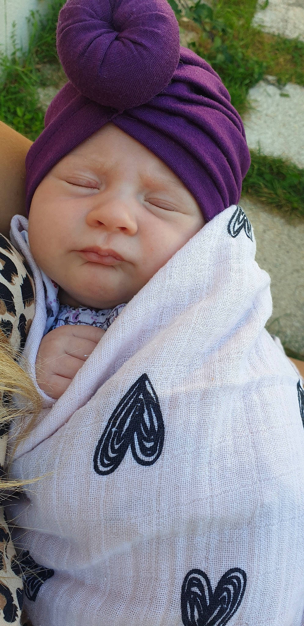 Ariana a rejoint le concours — aidez-le/la à gagner de superbes lots ! baby, cheek, child, head, headgear, headwear, lavender, person, purple, smile, toddler