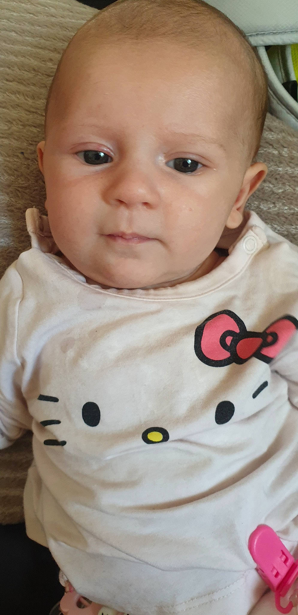 Ariana a rejoint le concours — aidez-le/la à gagner de superbes lots ! baby, baby_toddler_clothing, cheek, child, chin, eye, face, head, lip, neck, nose, person, skin, sleeve, smile, toddler