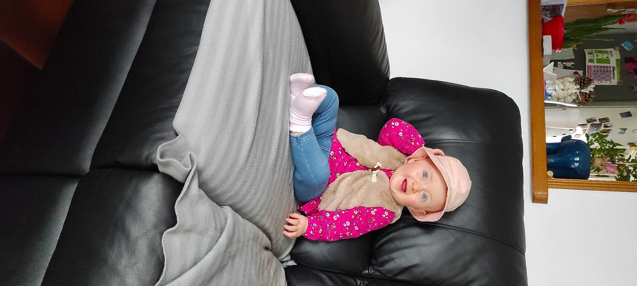 Myla a rejoint le concours — aidez-le/la à gagner de superbes lots ! baby, black_hair, car_seat, child, headwear, leg, person, photography, pink, sitting, tights, toddler, trunk