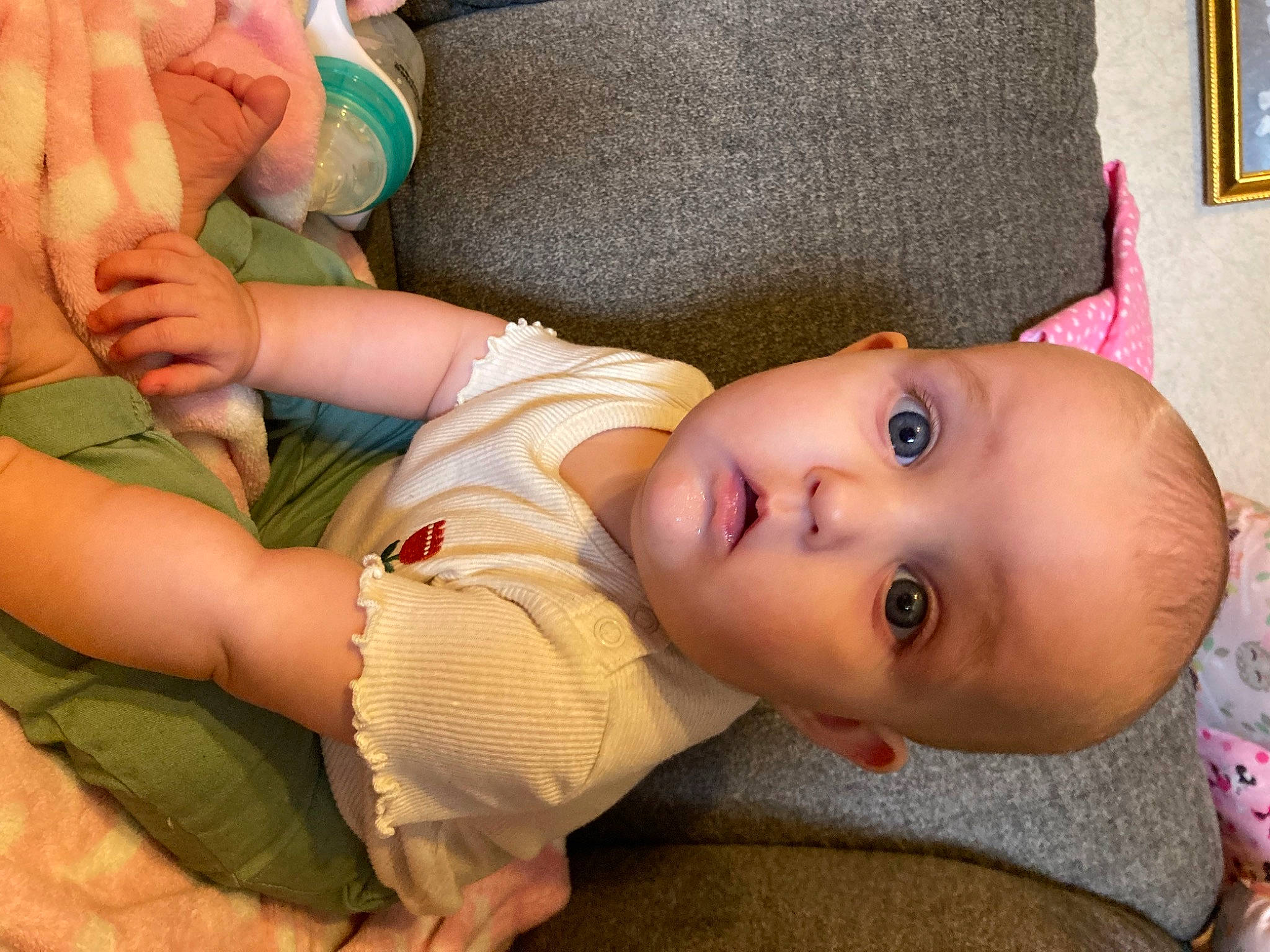 Everli is registered to the contest to win money with this photo: baby, baby_toddler_clothing, cheek, child, comfort, eye, eyelash, hand, human_body, human_leg, joint, mouth, nose, person, picture_frame, skin, surprise, thigh, toddler, toy