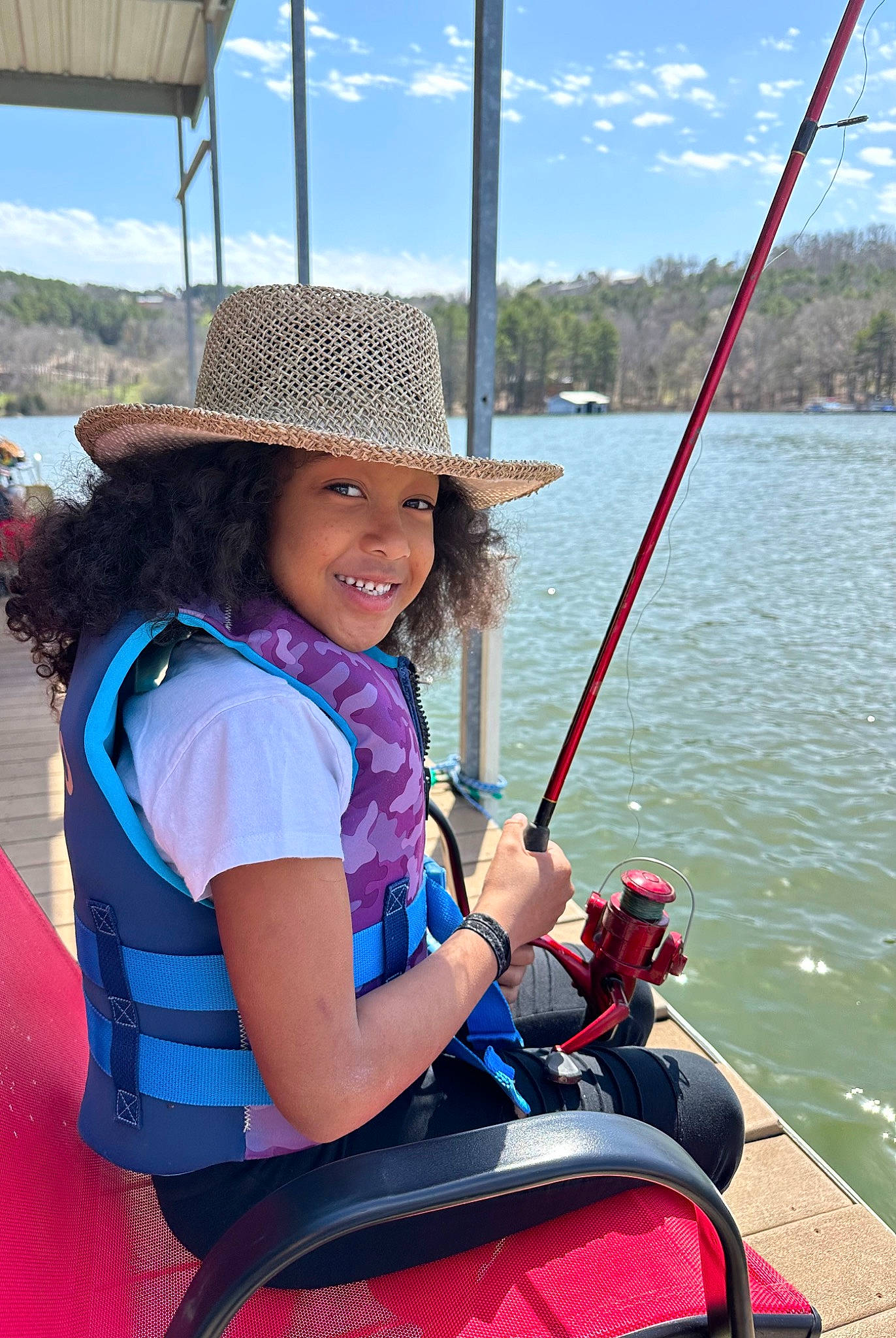 Ariya is registered to the contest to win money with this photo: boats_and_boating_equipment_and_supplies, cloud, electric_blue, fashion_accessory, fun, happy, hat, headwear, joy, lake, leisure, outdoor_recreation, person, recreation, shorts, sky, smile, sun_hat, tourism, travel