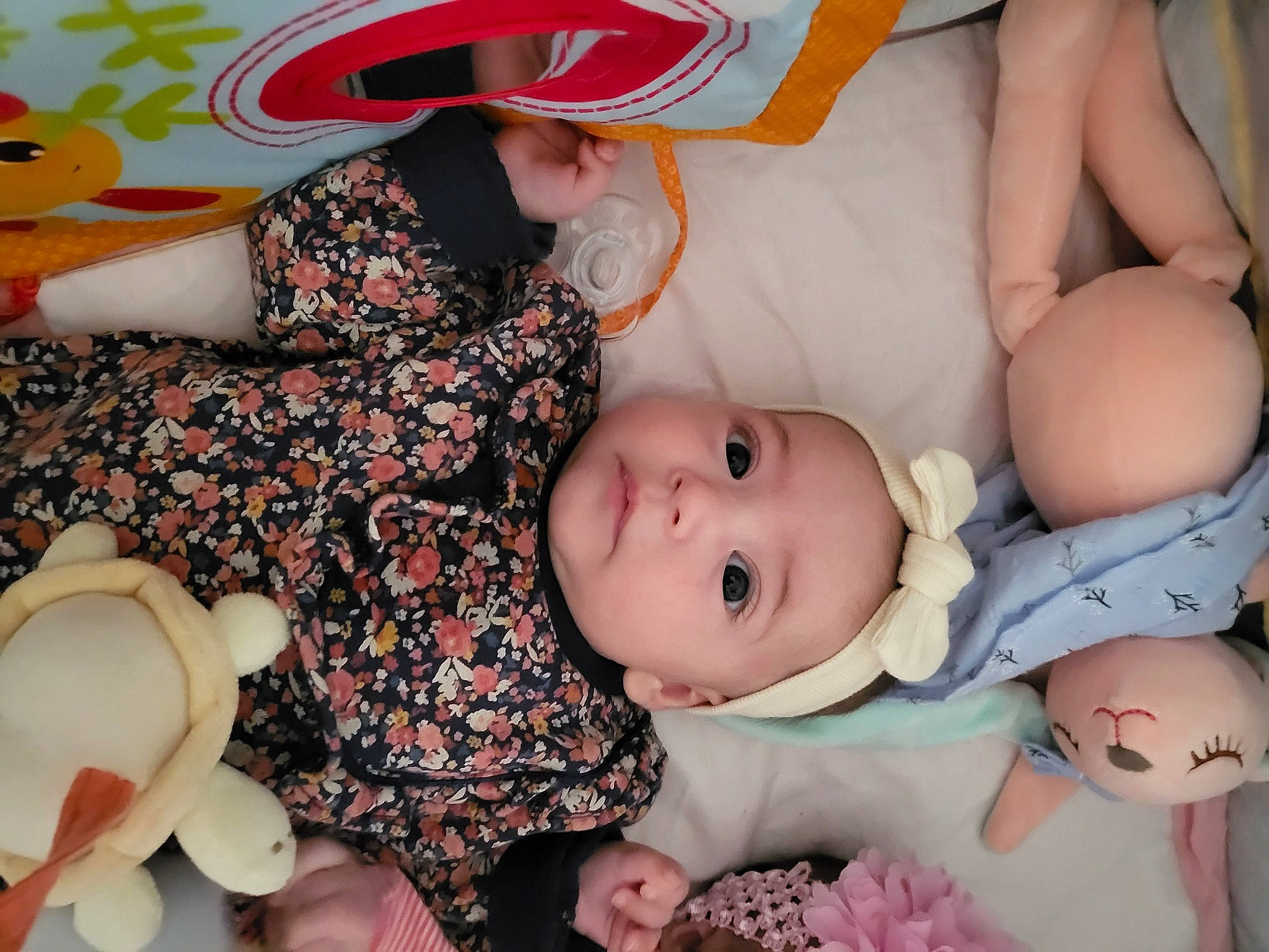 Celeste a rejoint le concours — aidez-le/la à gagner de superbes lots ! arm, baby, baby_toddler_clothing, cheek, facial_expression, finger, hand, happy, headgear, human_body, mouth, organ, person, pink, product, skin, textile, toddler, toy, white