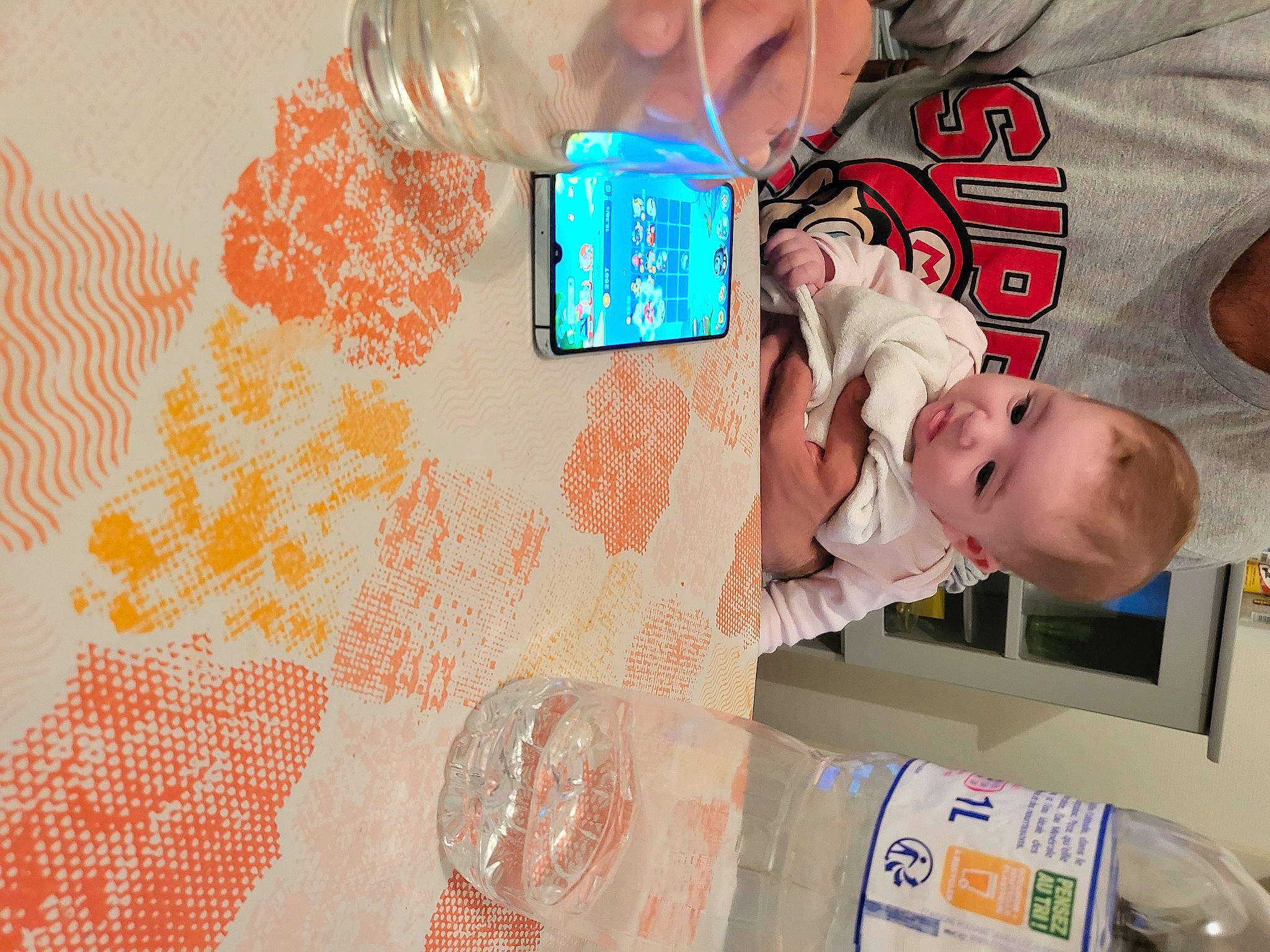 Celeste a rejoint le concours — aidez-le/la à gagner de superbes lots ! art, baby, baby_toddler_clothing, child, finger, fun, happy, hat, nail, orange, pattern, peach, person, pink, red, room, sleeve, t_shirt, textile, toddler