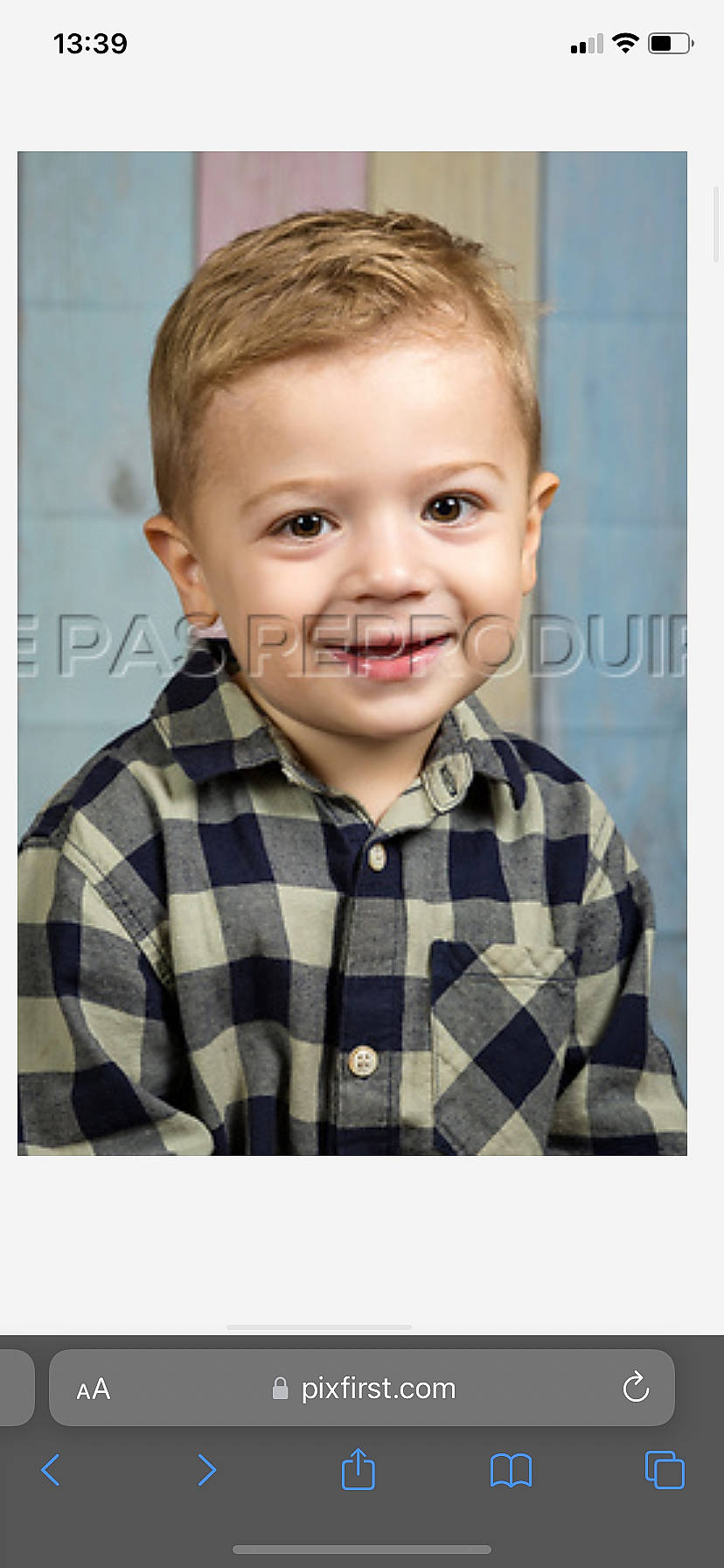 Liam participe au concours pour gagner de l'argent avec cette photo : blond, cheek, child, collar, dress_shirt, flash_photography, formal_wear, gesture, happy, joy, laugh, pattern, person, plaid, shirt, sleeve, smile, standing, t_shirt, tartan