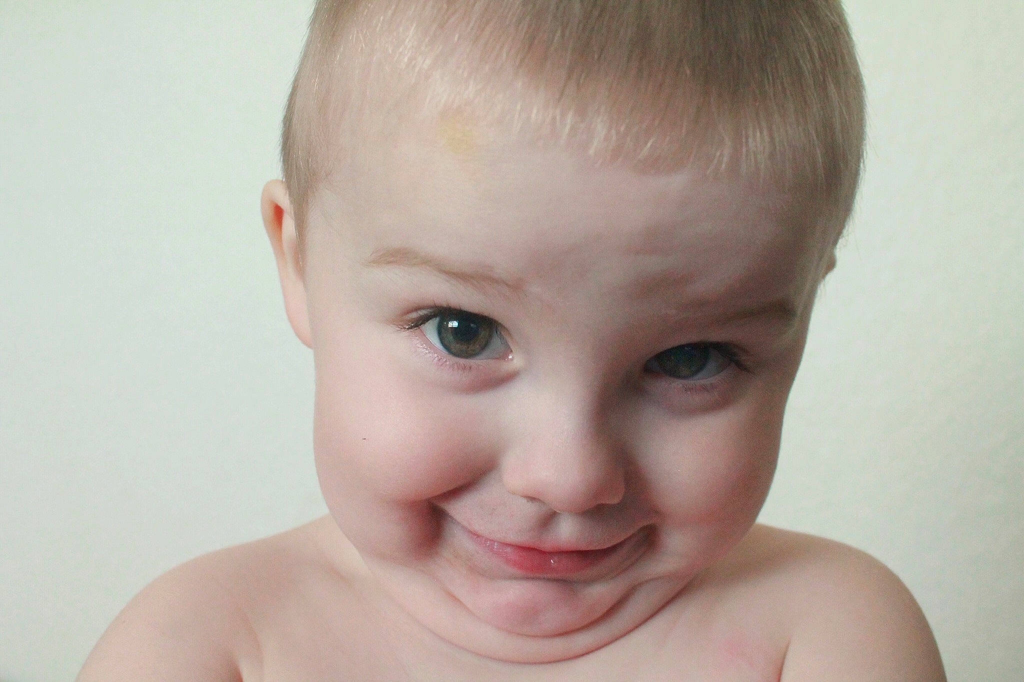 Clyde is registered to the contest to win money with this photo: baby, beauty, cheek, child, chin, close_up, ear, eye, eyebrow, face, facial_expression, forehead, hair, hairstyle, head, joy, lip, mouth, nose, person