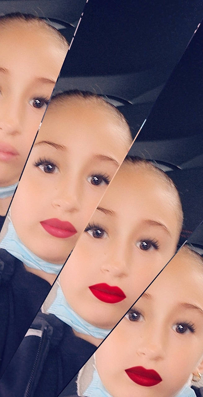 Alicia a rejoint le concours — aidez-le/la à gagner de superbes lots ! black_hair, cheek, chin, cosmetics, eye, eye_liner, eyebrow, eyelash, facial_expression, fashion, gesture, happy, jaw, lip, lipstick, makeover, material_property, mouth, nose, person