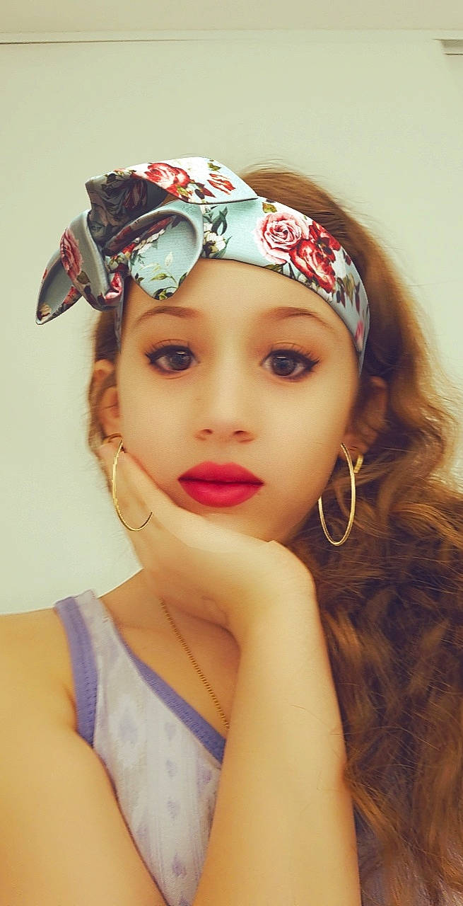 Alicia a rejoint le concours — aidez-le/la à gagner de superbes lots ! arm, black_hair, cap, cool, costume_hat, eye, eyebrow, eyelash, eyewear, fashion_design, flash_photography, glasses, goggles, happy, headgear, headpiece, headwear, lip, neck, person