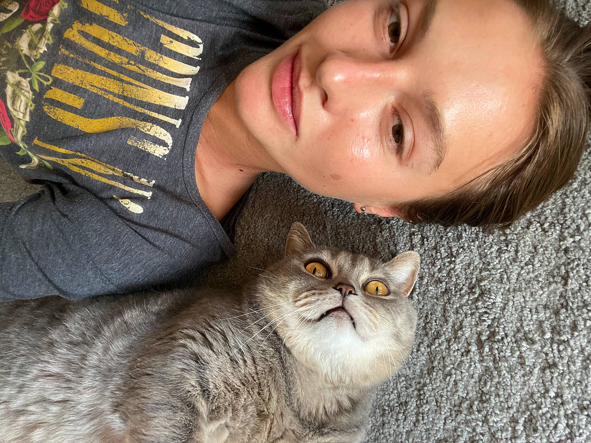 Elvis is registered to the contest to win money with this photo: carnivore, cat, domestic_short_haired_cat, eye, eyelash, facial_expression, fashion_accessory, fawn, felidae, fur, glasses, happy, nose, organ, paw, selfie, skin, small_to_medium_sized_cats, smile, whiskers