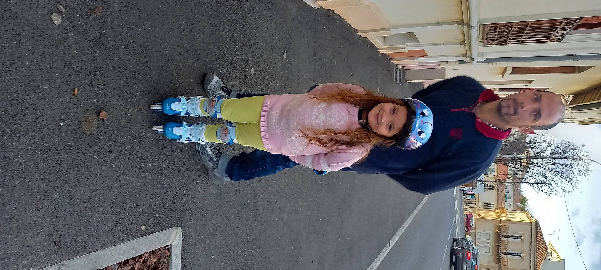 Heather a rejoint le concours — aidez-le/la à gagner de superbes lots ! asphalt, automotive_exterior, car, child, concrete, eyewear, family_car, fun, glove, hat, headwear, joy, pedestrian, person, recreation, road_surface, toddler, vehicle, walking_shoe