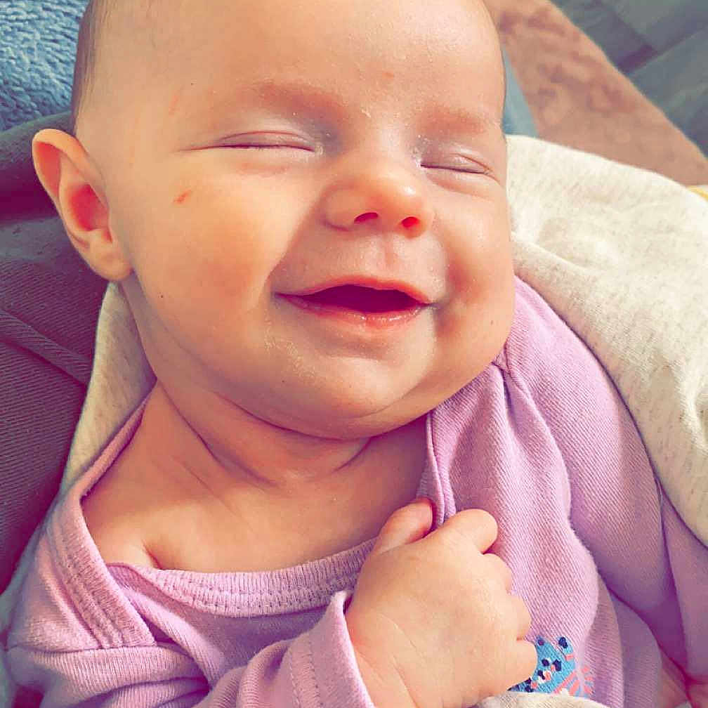 Mayana participe au concours pour gagner de l'argent avec cette photo : baby, babylaughing, blanket, bodypart, clothing, crying, cushion, face, hand, happy, head, homedecor, newborn, person, photography, portrait, sad, sleeping, smile, wrist