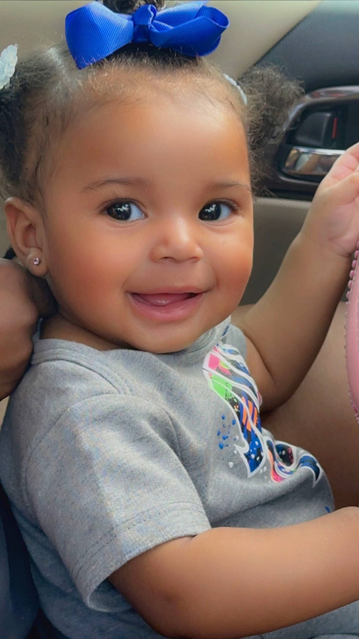 Dior is registered to the contest to win money with this photo: black_hair, cheek, chin, cool, eyebrow, facial_expression, flash_photography, forehead, fun, hairstyle, happy, iris, joy, lip, mammal, nose, person, skin, smile, t_shirt