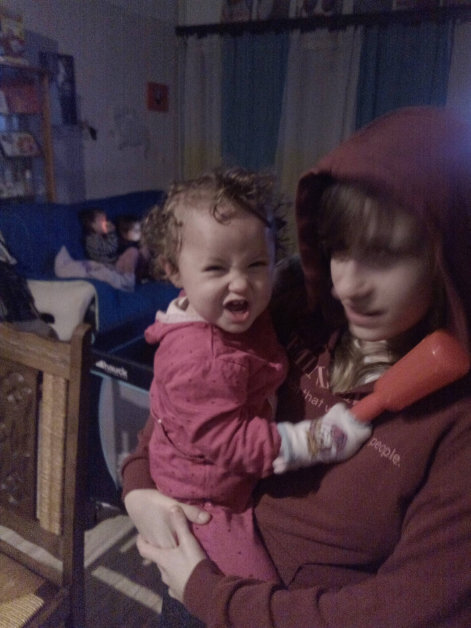 Louisa a rejoint le concours — aidez-le/la à gagner de superbes lots ! arm, baby, baby_toddler_clothing, chair, child, curtain, dress, electronic_device, event, fun, gesture, happy, iris, lap, person, room, sitting, skin, smile, toddler