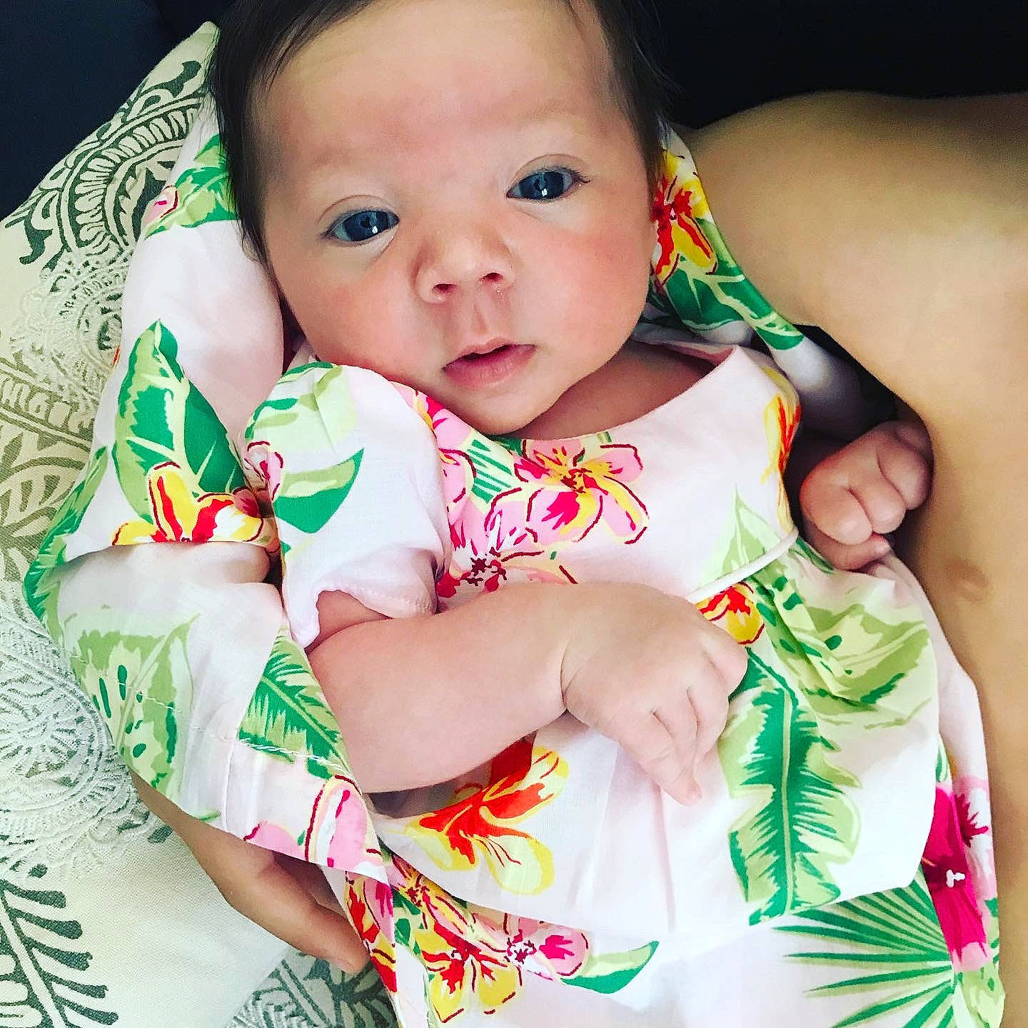 Hina a rejoint le concours — aidez-le/la à gagner de superbes lots ! baby, baby_toddler_clothing, cheek, collar, dress, eye, finger, hand, happy, head, human_body, iris, lip, neck, nose, person, product, skin, sleeve, textile