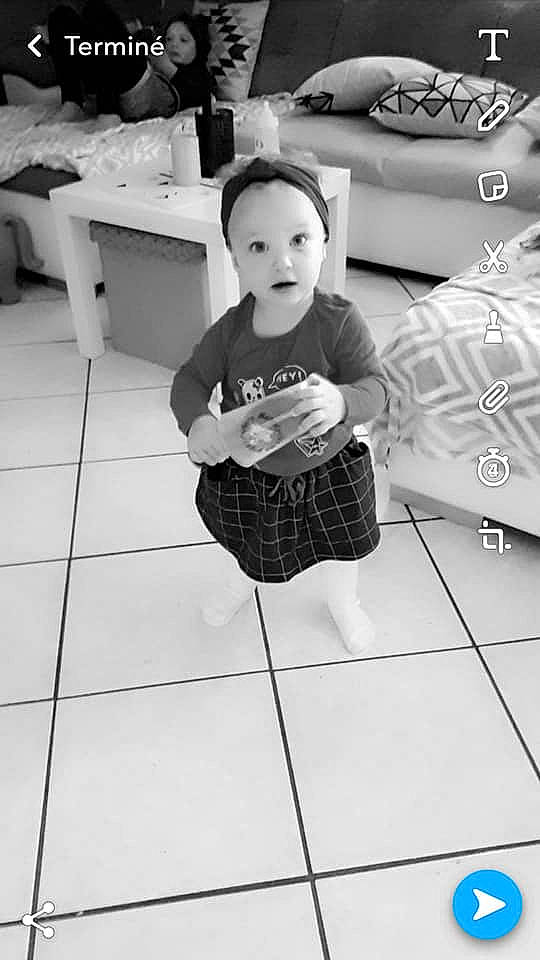 Shelby participe au concours pour gagner de l'argent avec cette photo : black, black_and_white, child, day, design, floor, flooring, girl, infant, material, monochrome, monochrome_photography, person, photograph, photography, product, snapshot, standing, toddler, white