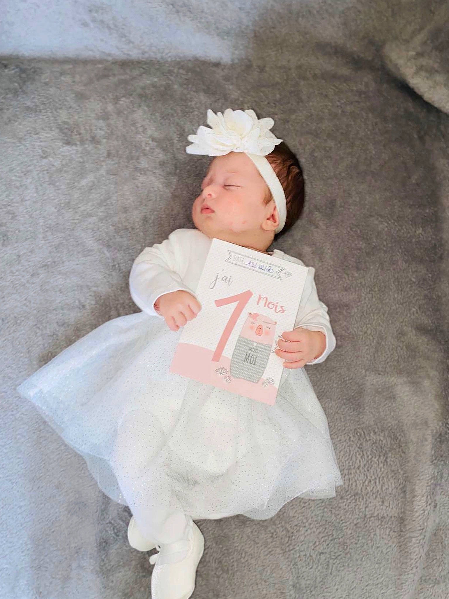 Keissy participe au concours pour gagner de l'argent avec cette photo : baby, baby_products, baby_toddler_clothing, child, costume, dress, hair_accessory, head, headpiece, person, pink, product, smile, toddler, white