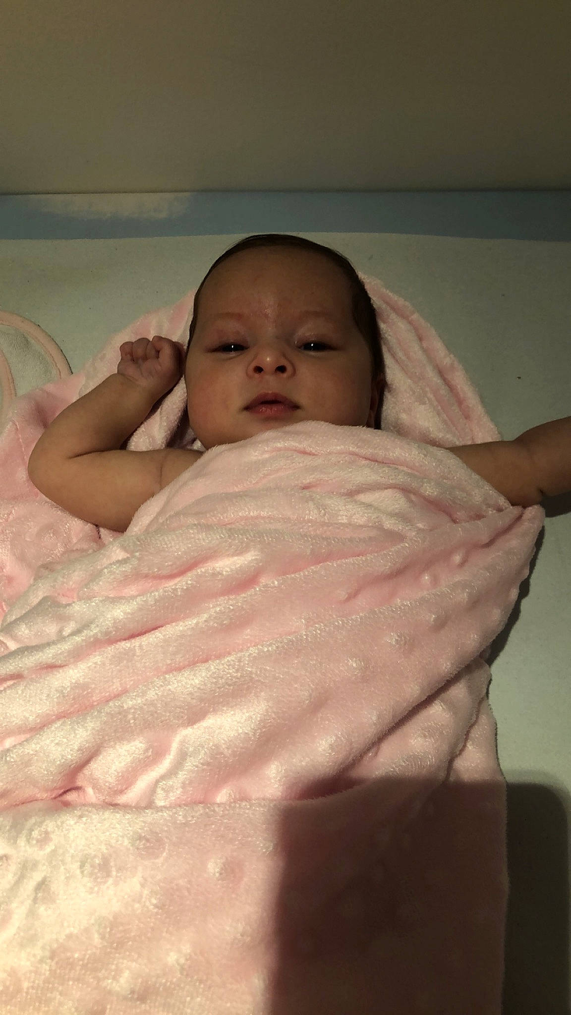 Keissy a rejoint le concours — aidez-le/la à gagner de superbes lots ! baby, bedtime, birth, cheek, child, eye, linens, muscle, person, pink, skin, sleep, textile, toddler