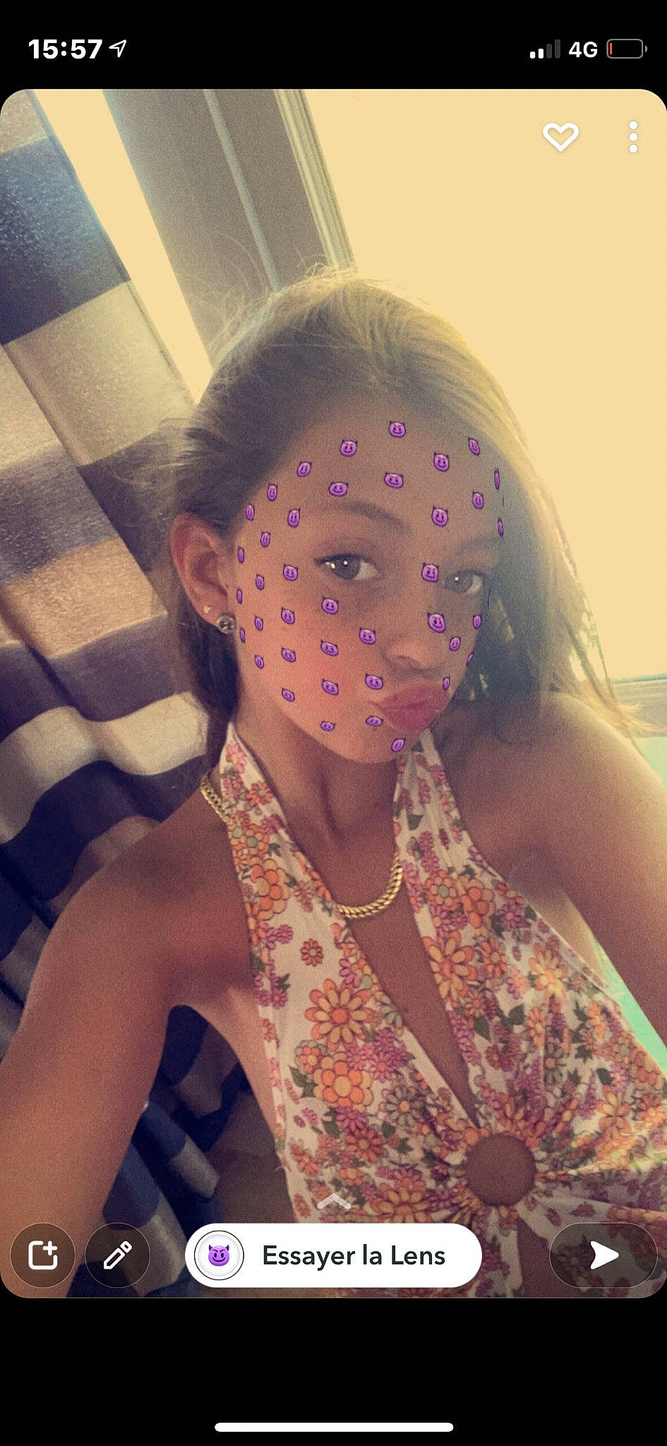 Thais participe au concours pour gagner de l'argent avec cette photo : blond, body_jewelry, chest, cool, electric_blue, eyebrow, eyelash, eyewear, fashion_design, finger, happy, jewellery, lip, long_hair, magenta, mouth, neck, person, shoulder, sleeve