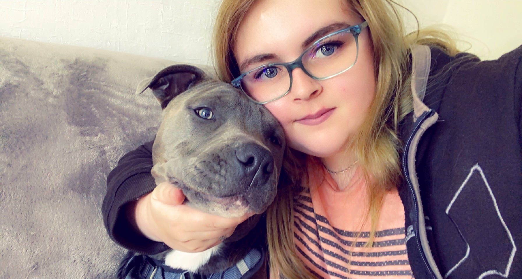 Rezan a rejoint le concours — aidez-le/la à gagner de superbes lots ! brown_hair, carnivore, companion_dog, cool, dog, dog_breed, ear, eyewear, fawn, flash_photography, glasses, happy, iris, nose, organ, selfie, smile, t_shirt, vision_care, working_animal