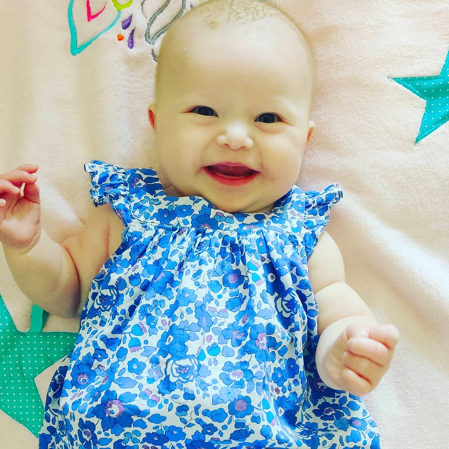 Ella participe au concours pour gagner de l'argent avec cette photo : baby, baby_toddler_clothing, blue, child, design, dress, face, finger, hand, head, lip, pattern, person, play, product, skin, smile, textile, toddler, turquoise