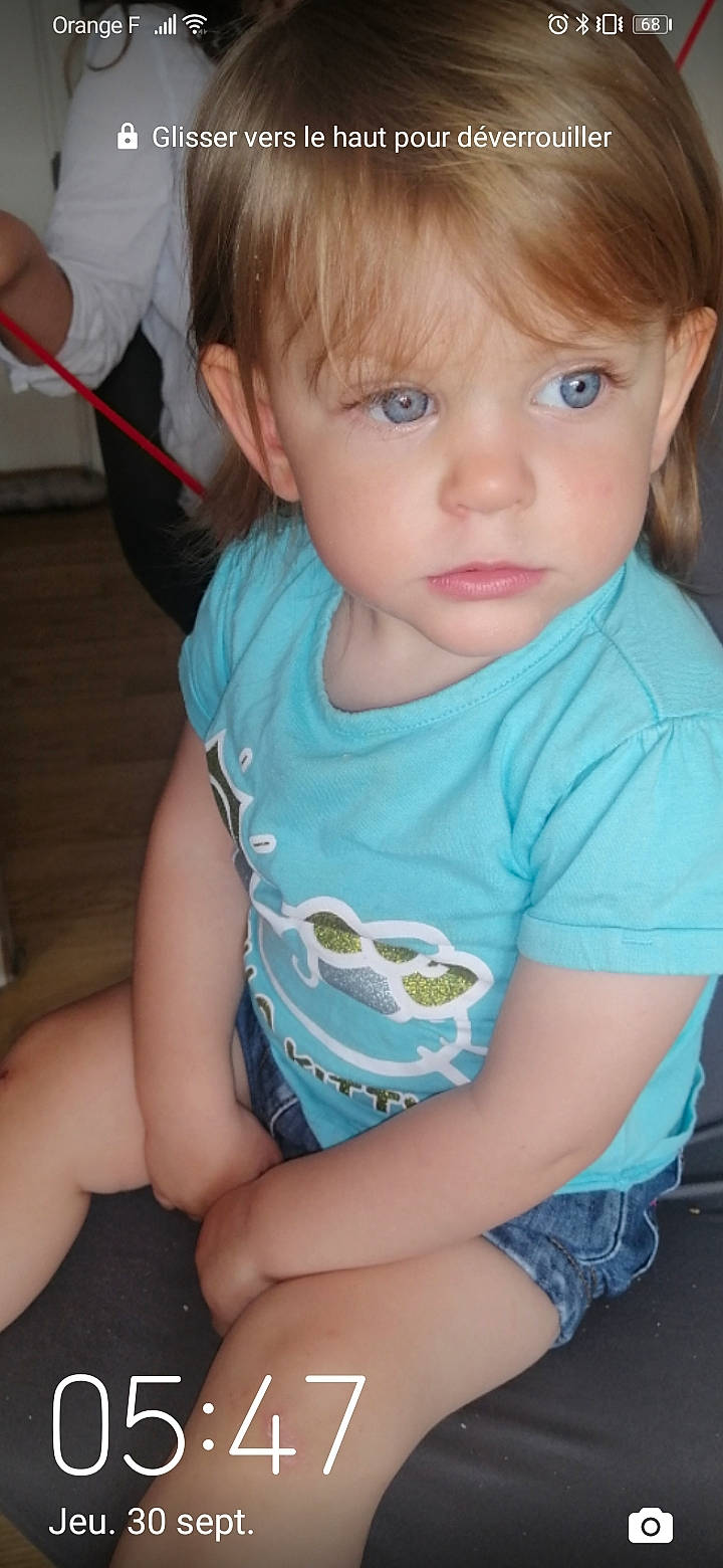 Chloe participe au concours pour gagner de l'argent avec cette photo : arm, baby_toddler_clothing, blue, cheek, ear, eye, eyebrow, eyelash, facial_expression, hairstyle, head, iris, joint, lip, mouth, neck, nose, organ, person, skin