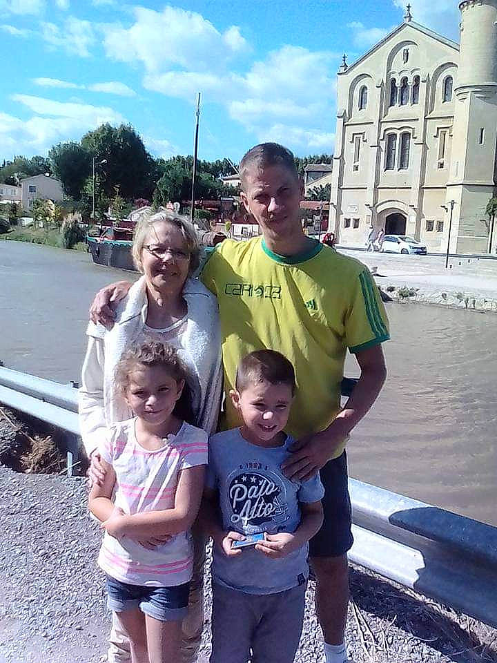 Tess participe au concours pour gagner de l'argent avec cette photo : child, daughter, family, fun, joy, leisure, people, person, smile, summer, toddler, tourism, vacation