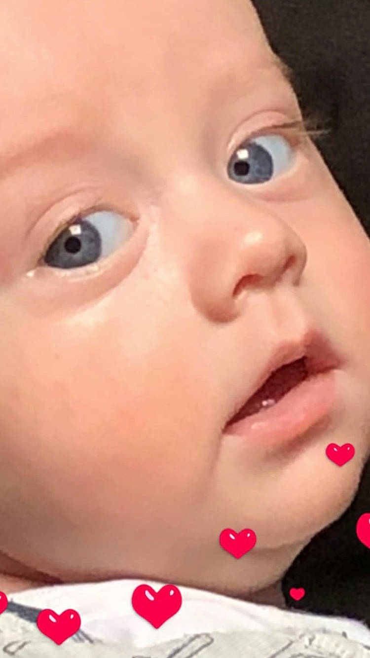 Timaé participe au concours pour gagner de l'argent avec cette photo : beauty, cheek, child, chin, close_up, ear, eye, eyebrow, eyelash, face, forehead, head, headwear, lip, material_property, mouth, nose, organ, person, pink