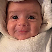 Timéo a rejoint le concours — aidez-le/la à gagner de superbes lots ! baby, smiling, face, closeup, towel, white, cute, infant, child, portrait, soft, cozy, hooded, expression, skin, eyes, mouth, newborn, warm, wrapped