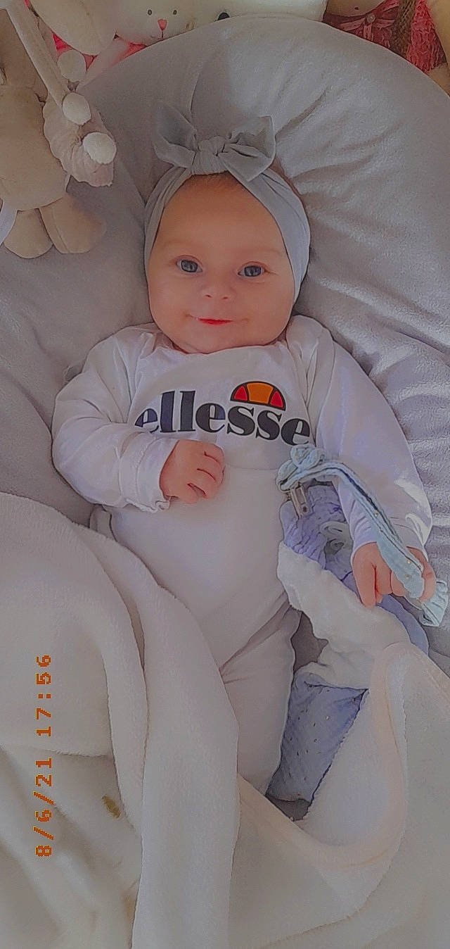 Maëly a rejoint le concours — aidez-le/la à gagner de superbes lots ! baby, baby_products, baby_toddler_clothing, beauty, cheek, child, comfort, eye, face, happy, hat, head, headwear, person, pink, sitting, skin, sleeve, smile, textile