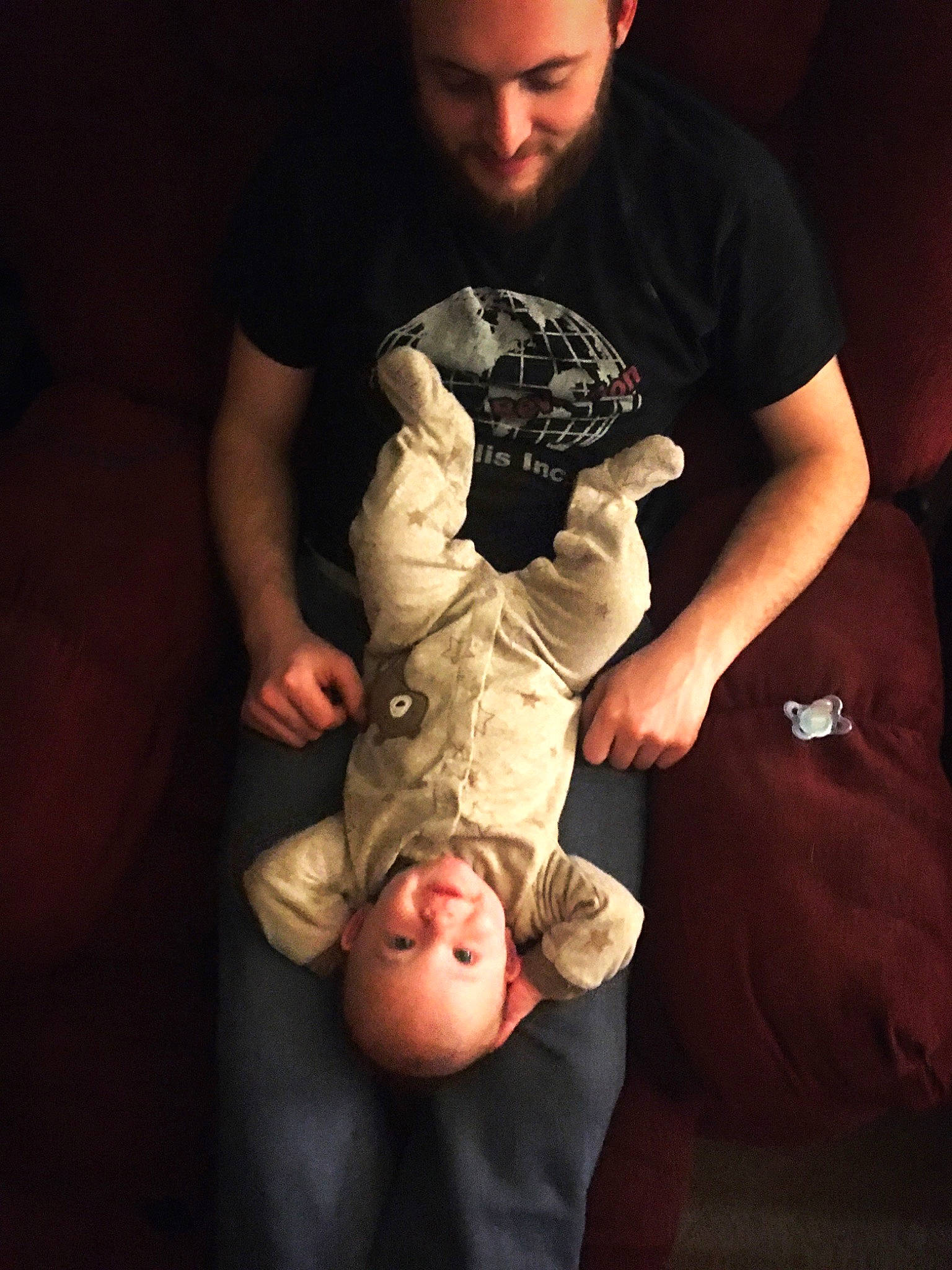 Titus is registered to the contest to win money with this photo: arm, baby, child, hand, headwear, human, human_body, joint, joy, leg, person, photography, t_shirt, toddler