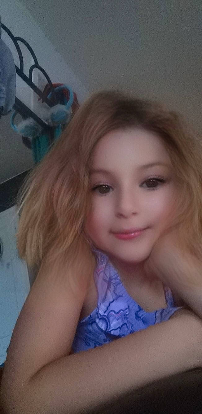 Lyanna participe au concours pour gagner de l'argent avec cette photo : beauty, blond, brown_hair, cheek, chin, eye, eyebrow, face, forehead, hair, hair_coloring, hairstyle, joy, lip, long_hair, mouth, neck, nose, person, photography