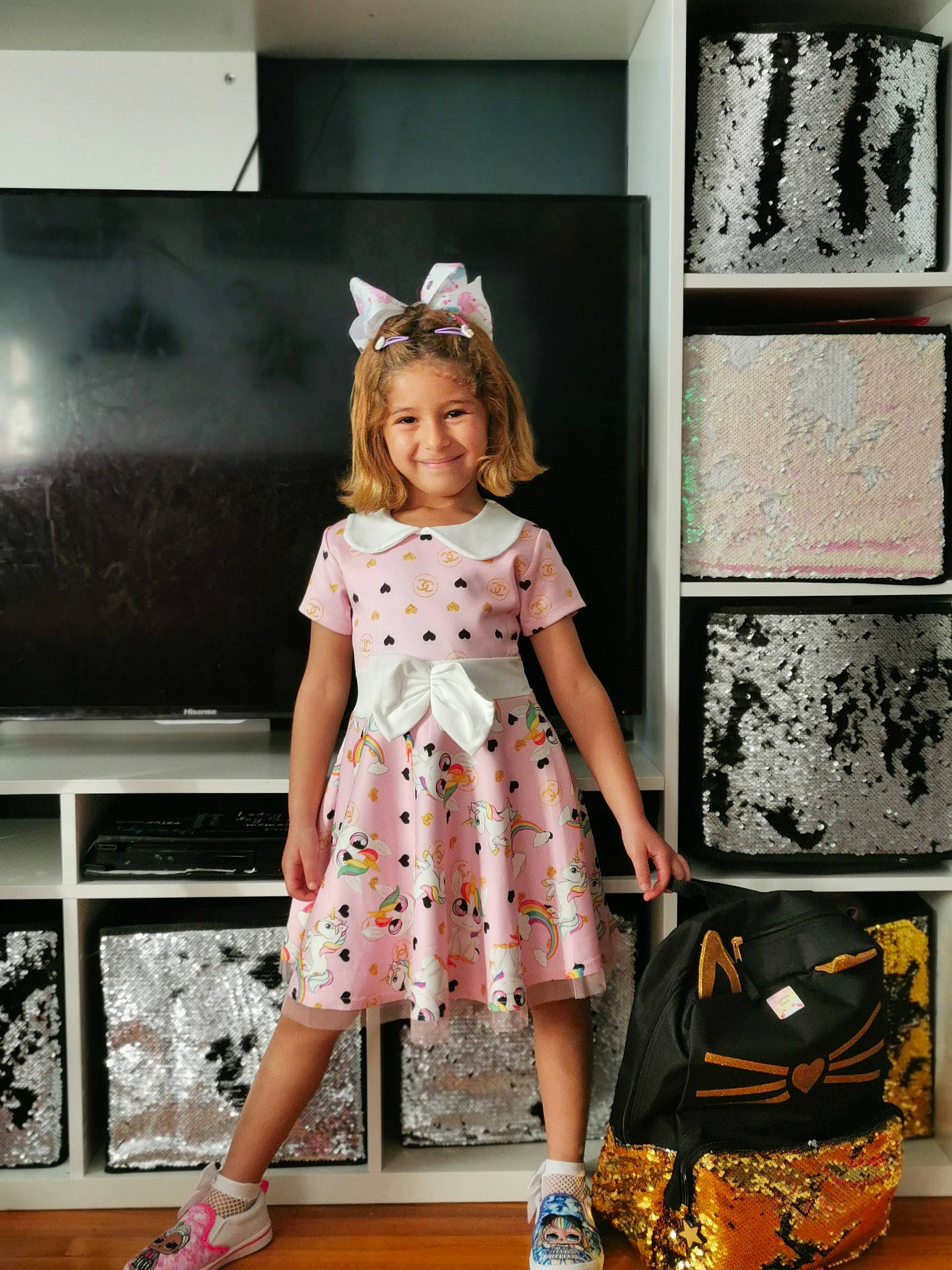 Lyanna a rejoint le concours — aidez-le/la à gagner de superbes lots ! child, child_model, clothing, costume, dress, fashion, fashion_design, footwear, joy, pattern, person, photography, pink, room, shoe, toddler