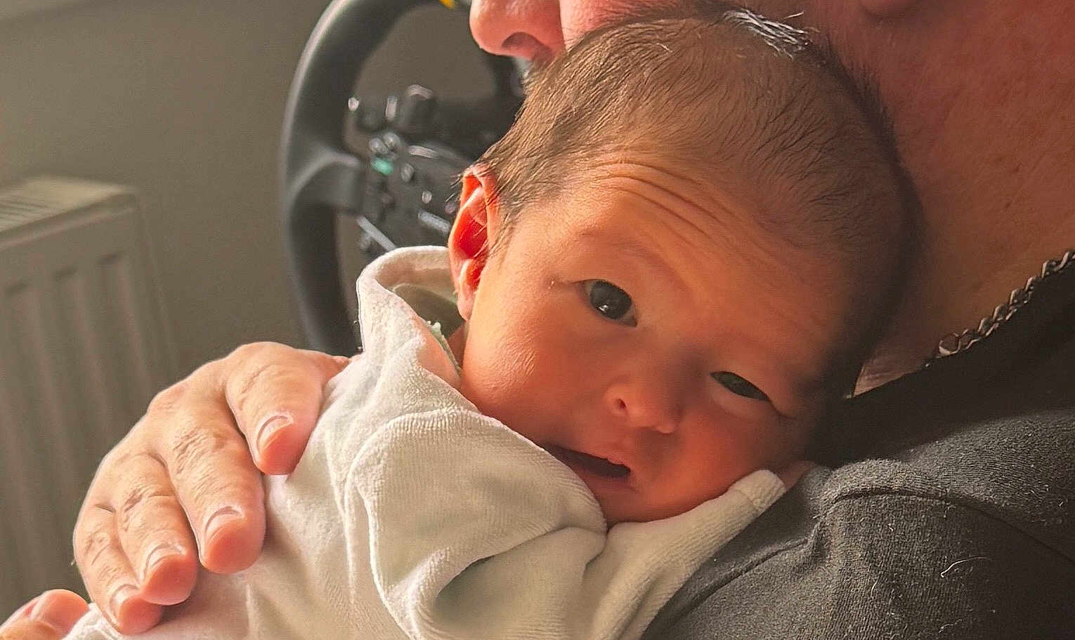 Mateo participe au concours pour gagner de l'argent avec cette photo : baby, newborn, infant, face, adult, hand, holding, cuddle, hug, onesie, blanket, close_up, portrait, skin, hair, necklace, shoulder, radiator, warm_light, indoor
