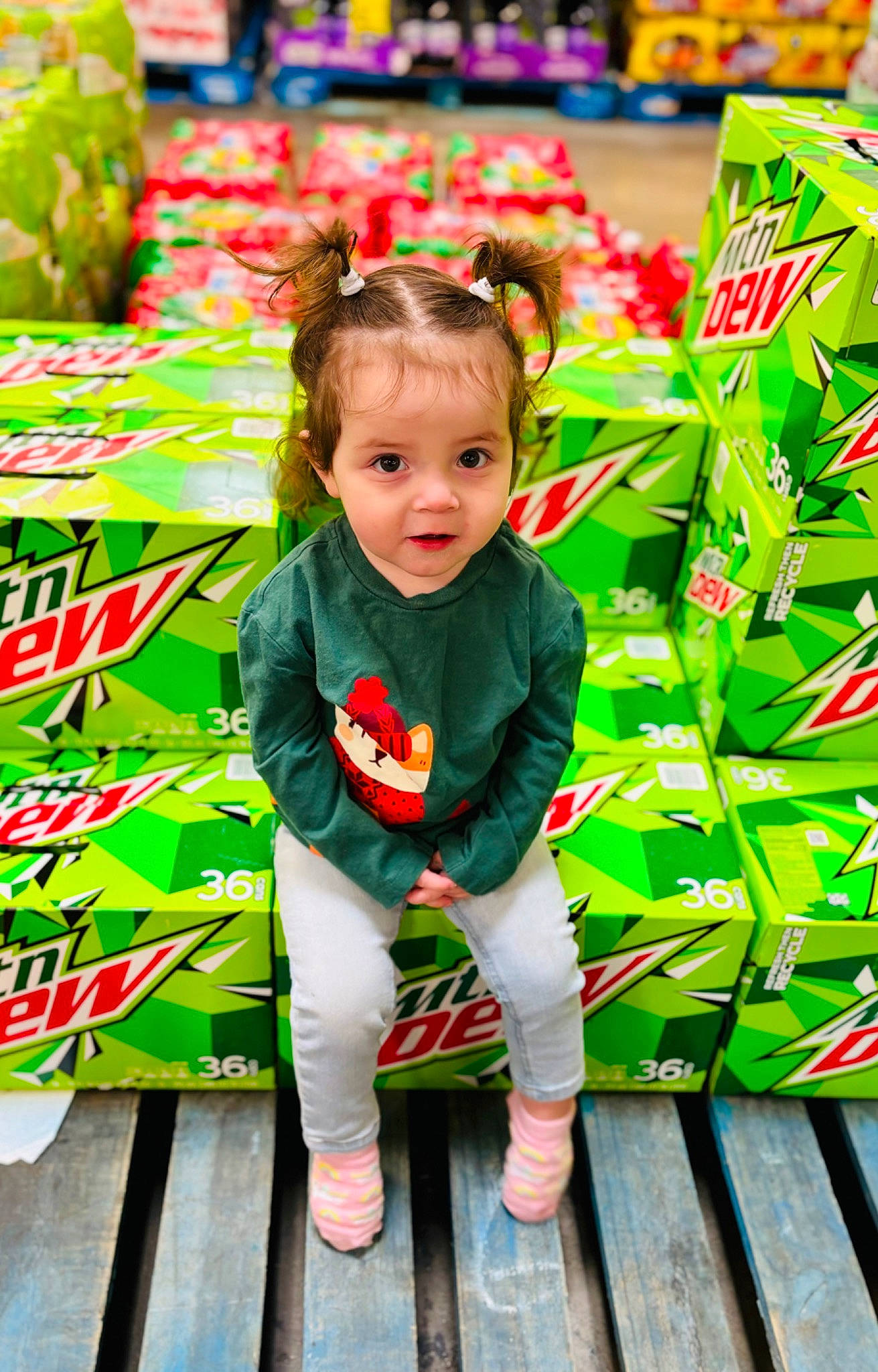 Oakley joined the competition — help win amazing prizes! baby, baby_toddler_clothing, child, event, fun, garden, grass, green, happy, holiday, leisure, magenta, pattern, people_in_nature, person, plant, portrait_photography, recreation, sitting, toddler