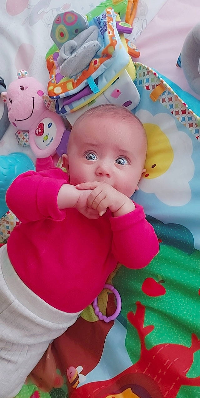 Isalye participe au concours pour gagner de l'argent avec cette photo : art, baby, baby_products, baby_toddler_clothing, baby_toys, cheek, child, event, fun, gesture, happy, magenta, party_supply, person, pink, skin, sleeve, stuffed_toy, toddler, toy