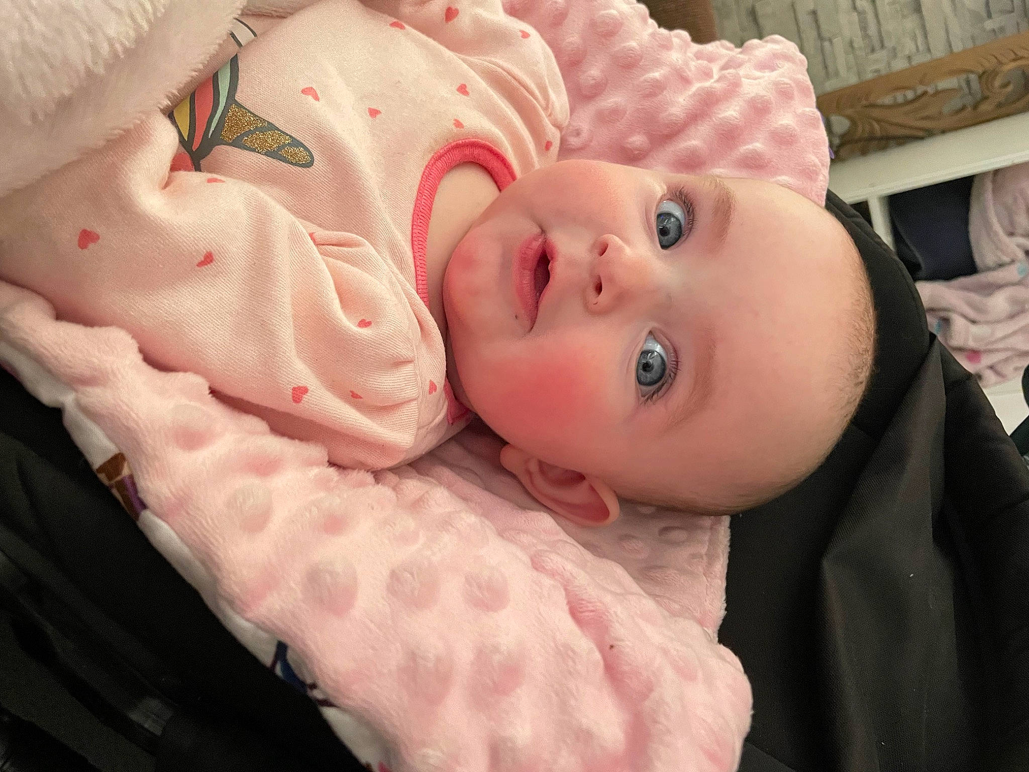 Lilia a rejoint le concours — aidez-le/la à gagner de superbes lots ! baby, baby_products, baby_toddler_clothing, cheek, child, chin, close_up, eye, eyebrow, eyelash, headgear, human_body, iris, lip, mouth, nose, pattern, person, pink, skin