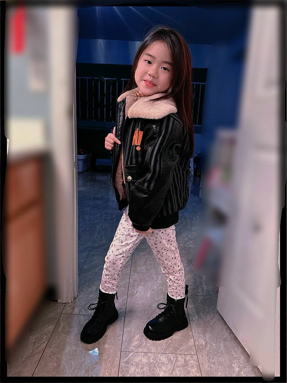 Daisy is registered to the contest to win money with this photo: beauty, boot, denim, electric_blue, face, fashion_design, flash_photography, footwear, head, human_leg, joy, knee, leg, pattern, person, plaid, shoe, sleeve, t_shirt, tartan