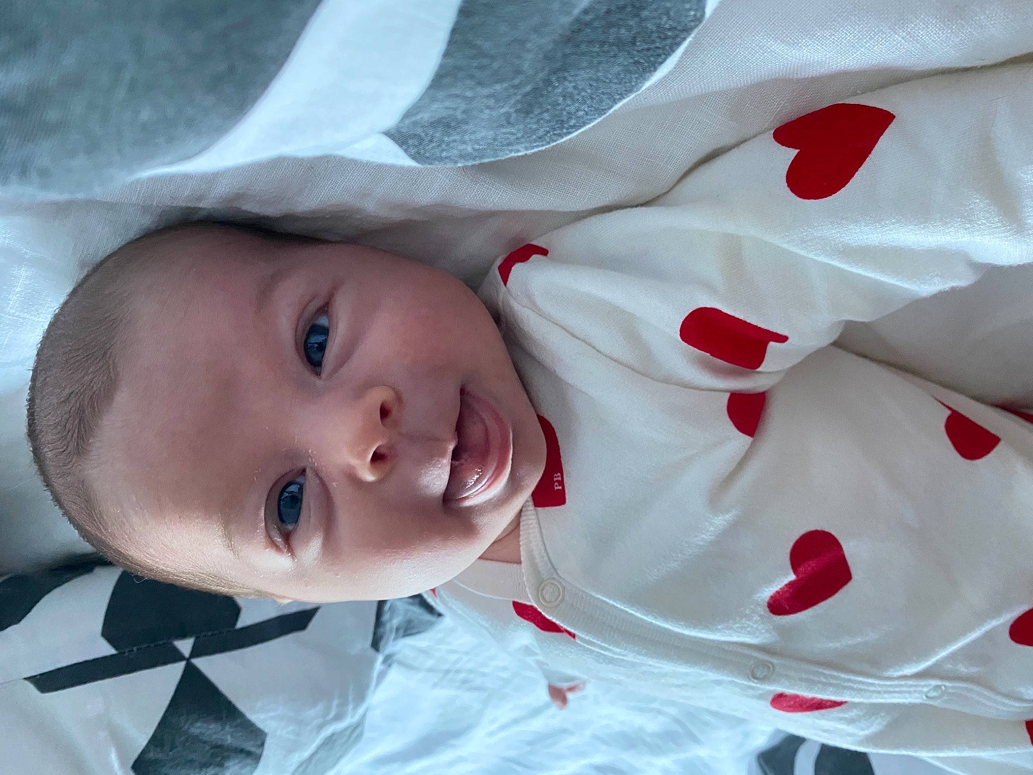Mila a rejoint le concours — aidez-le/la à gagner de superbes lots ! baby, baby_products, baby_toddler_clothing, carmine, cheek, child, collar, comfort, eye, happy, linens, lip, nose, pattern, person, portrait_photography, sleeve, smile, toddler, tree