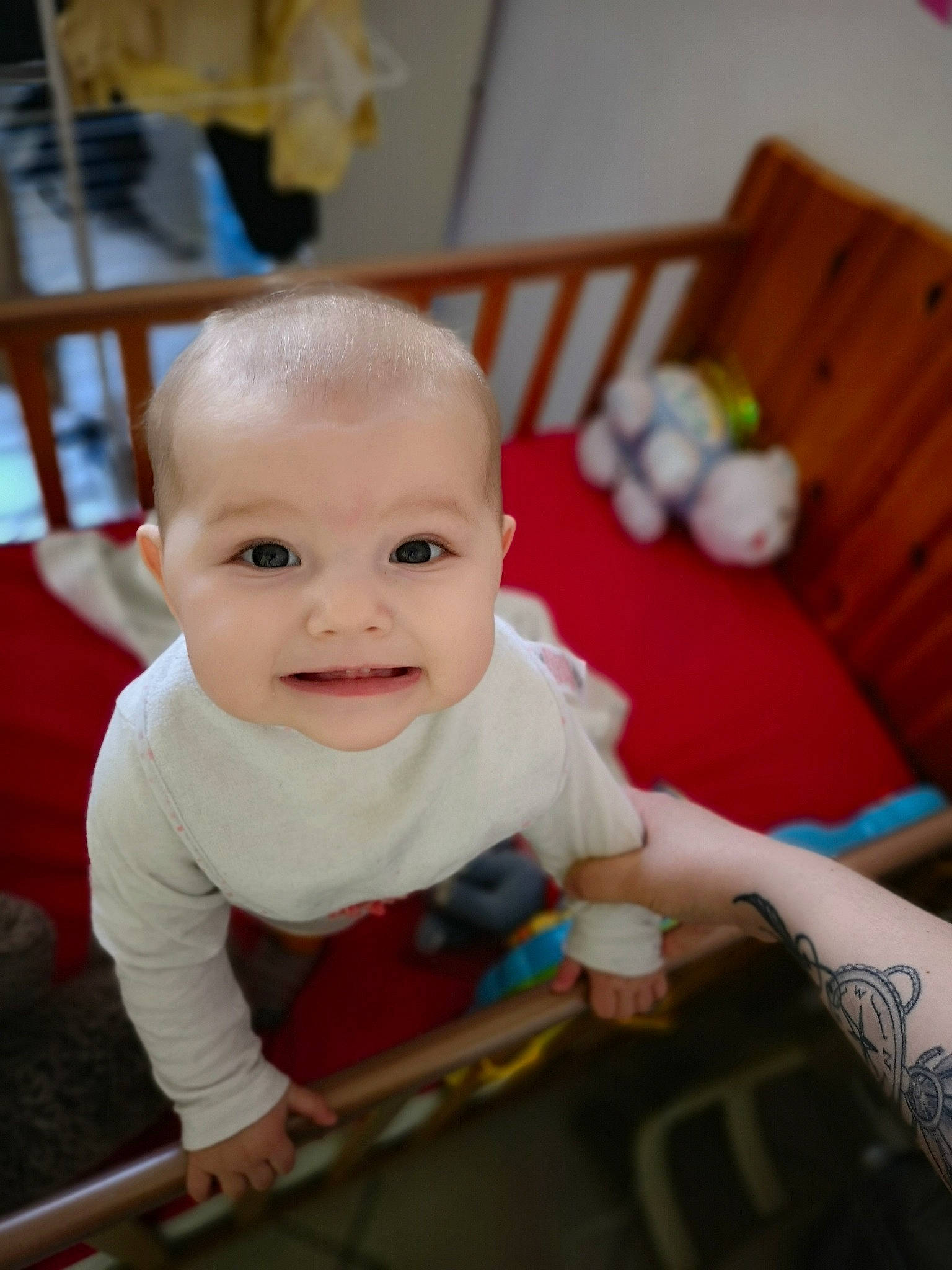 Elyna participe au concours pour gagner de l'argent avec cette photo : baby, cheek, child, eye, face, furniture, head, joy, person, play, room, sitting, skin, smile, toddler