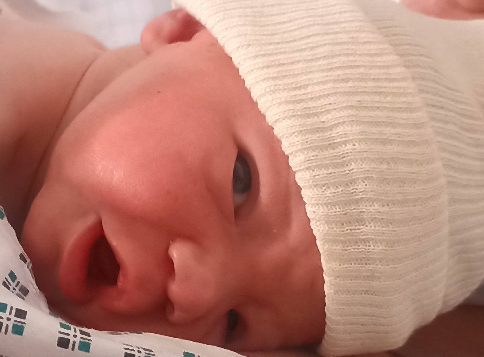 Lina participe au concours pour gagner de l'argent avec cette photo : baby, baby_sleeping, cheek, child, chin, close_up, comfort, ear, eyebrow, eyelash, facial_expression, finger, happy, headgear, headwear, lip, mouth, muscle, nose, person