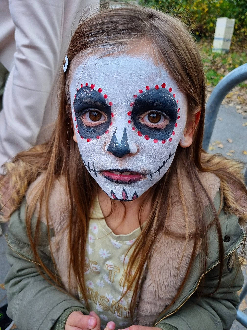 Emilie a rejoint le concours — aidez-le/la à gagner de superbes lots ! beauty, costume, entertainment, event, eyelash, eyewear, fictional_character, flesh, fun, gothic_fashion, happy, jewellery, makeover, mask, masque, necklace, organ, performing_arts, person, public_event